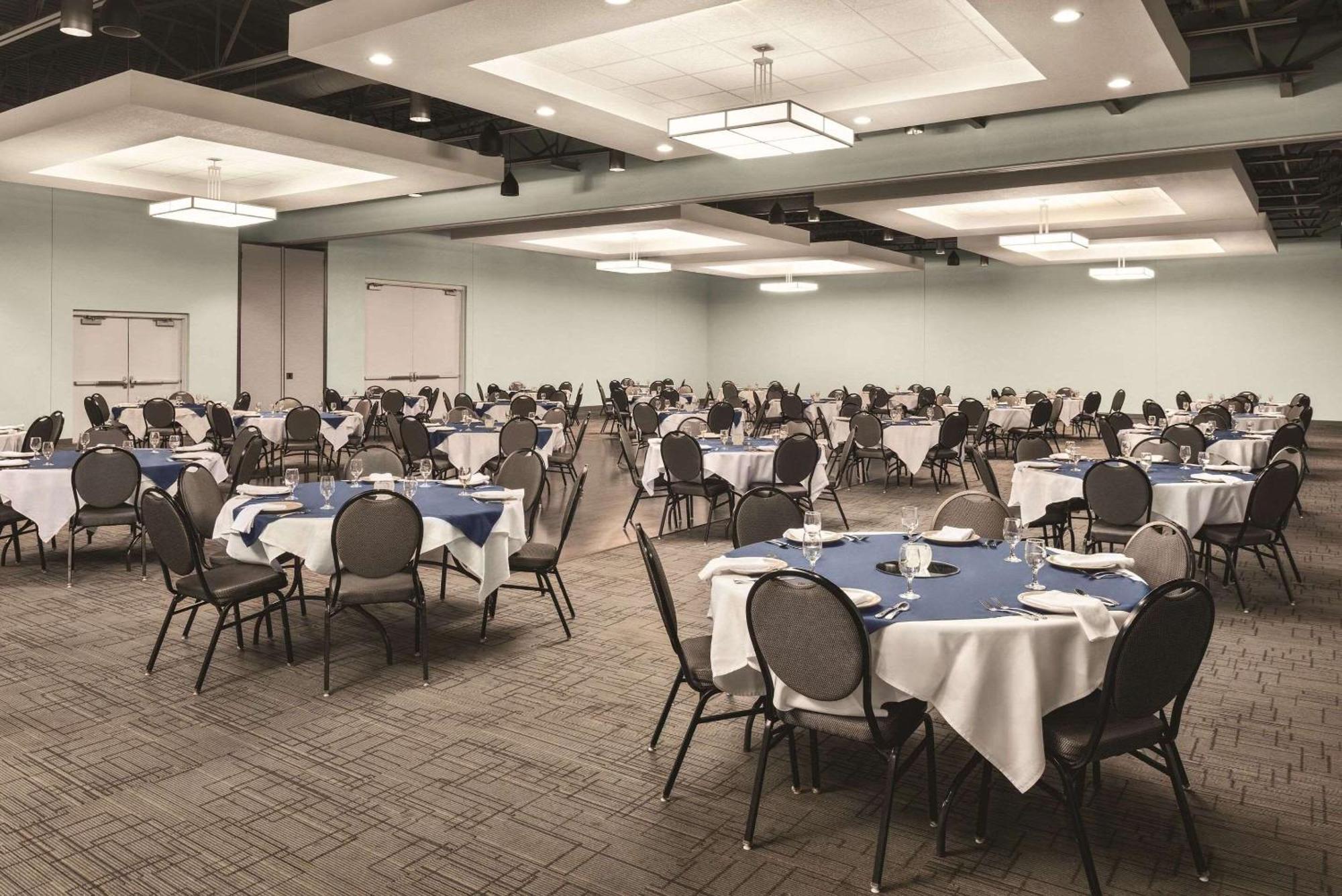 Radisson Hotel And Conference Center Fond Du Lac Luaran gambar