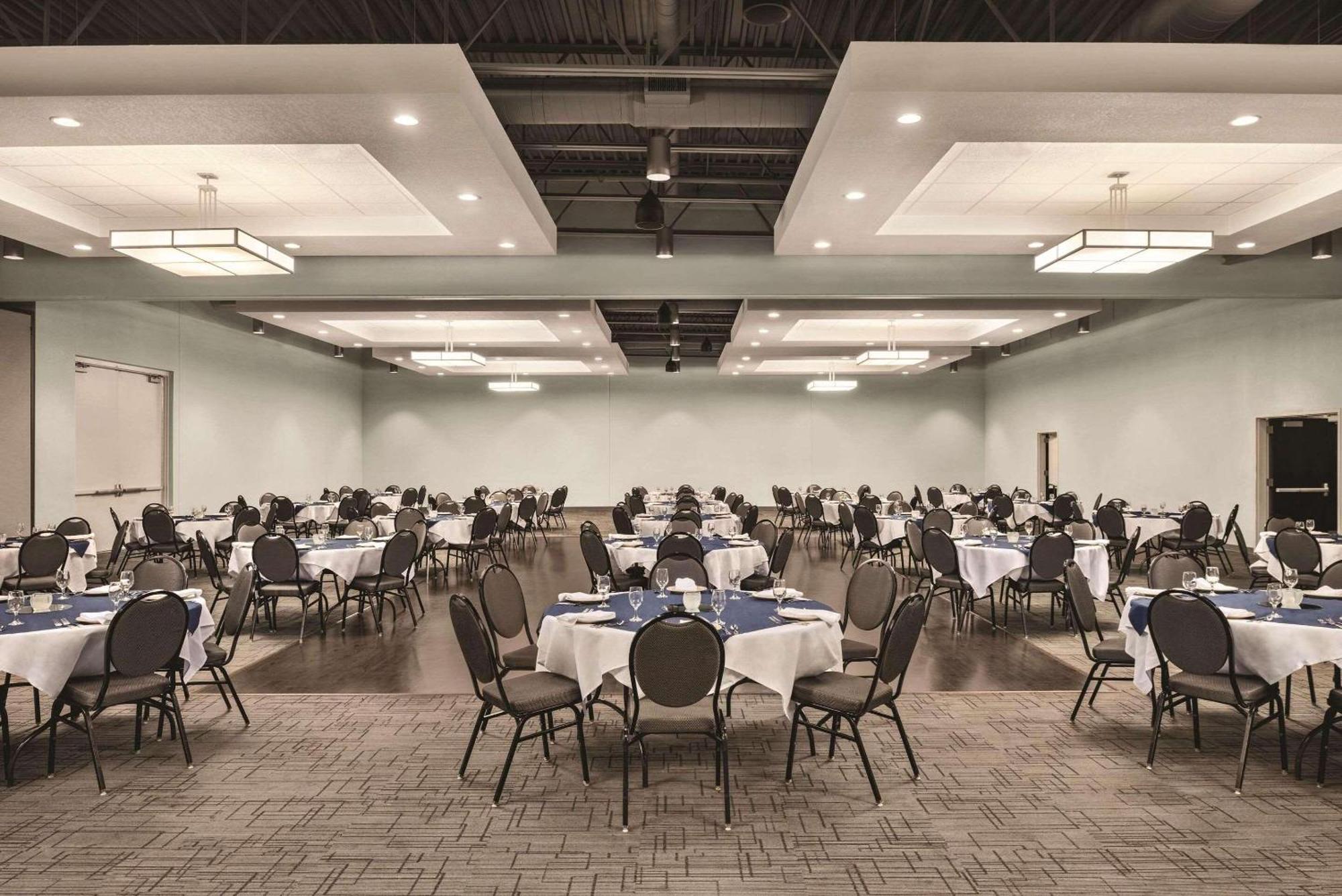 Radisson Hotel And Conference Center Fond Du Lac Luaran gambar