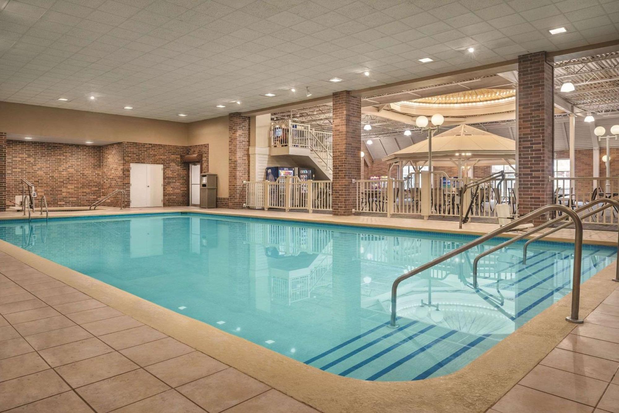 Radisson Hotel And Conference Center Fond Du Lac Luaran gambar
